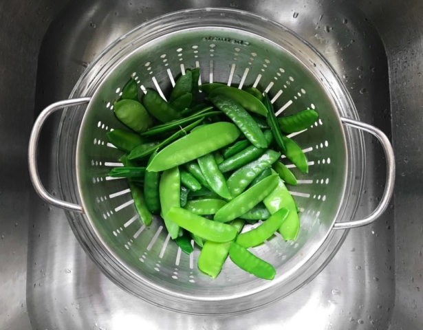 Alex Guarnaschelli The Home Cook cookbook healthy spring recipe for fresh and frozen pea salad